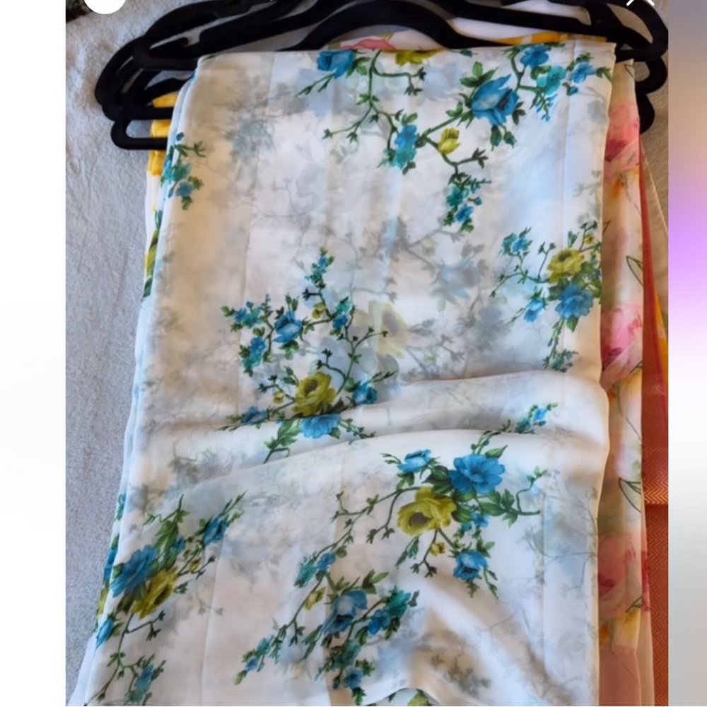 Sari and puff sleeve blouse combo